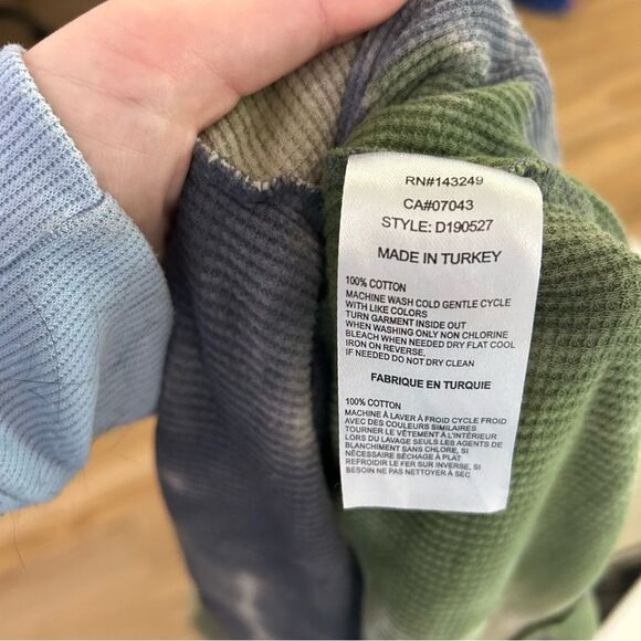 C&C California Green and Gray Tie-Dye Blouse - Picture 6 of 6